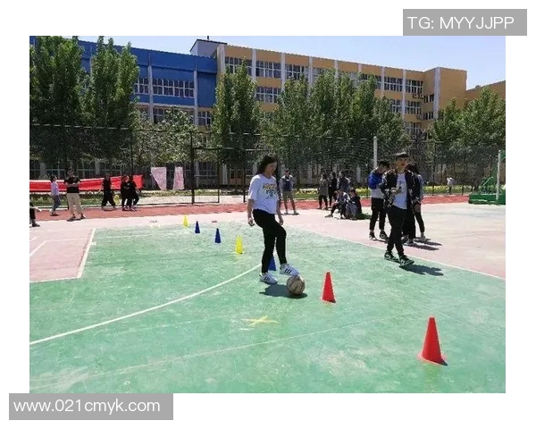 足球明星在舞池中展现魅力与技巧的完美结合